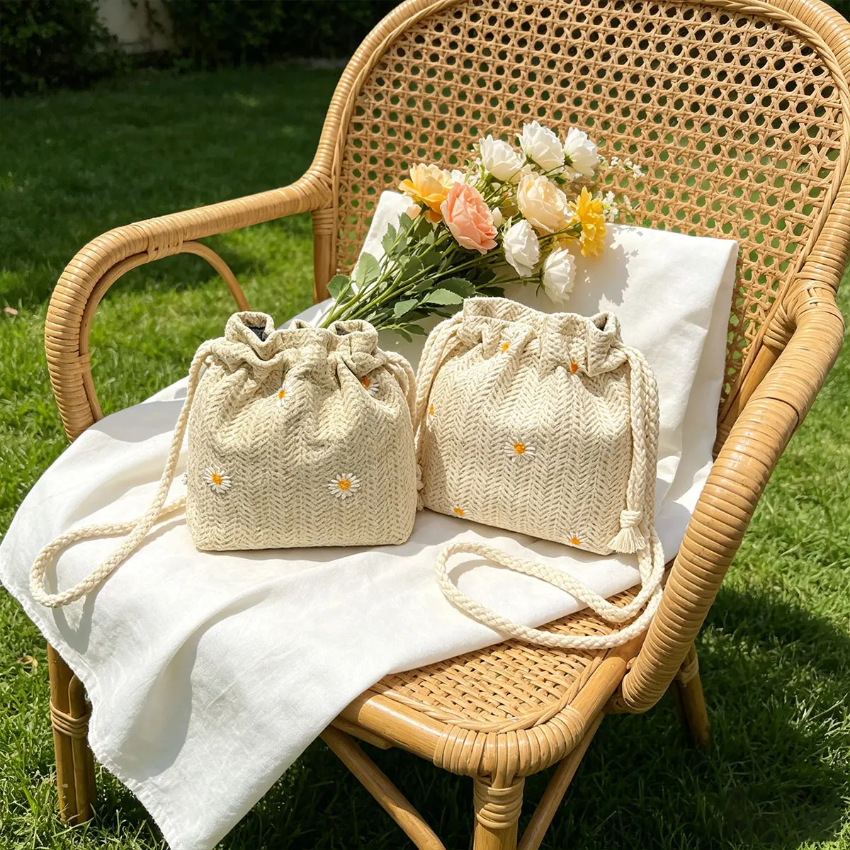 Sweet and Premium Beach Grass Woven Mini Bucket Bag Drawstring Design Single Shoulder Diagonal Crossbag Used for Vacation Travel