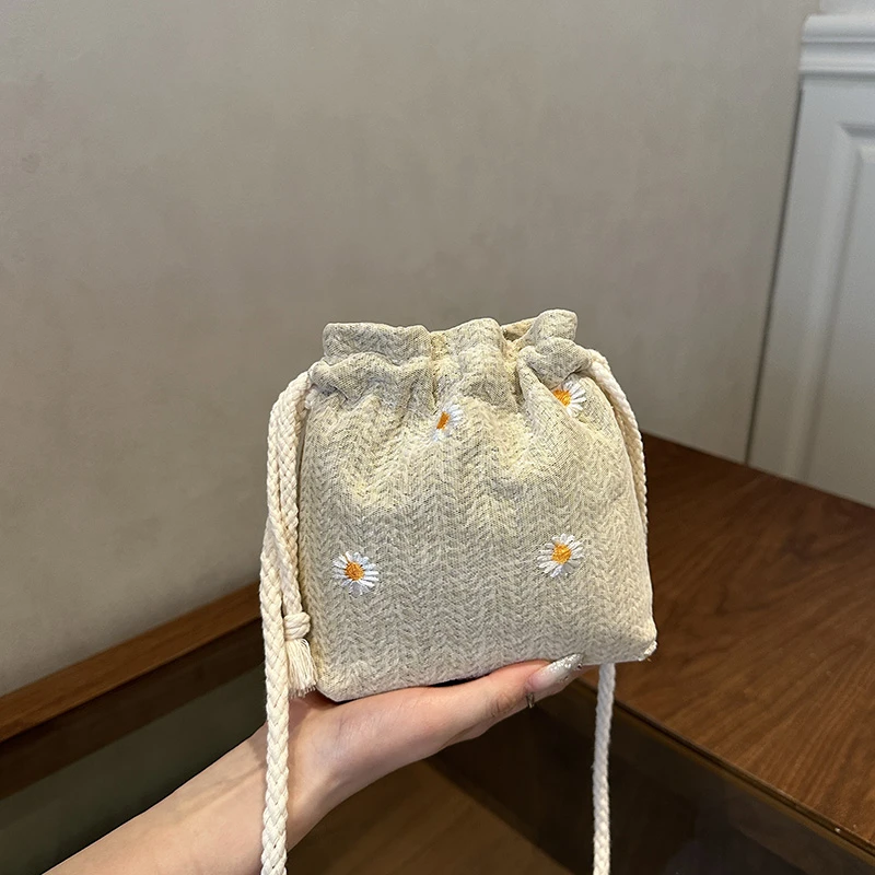 Sweet and Premium Beach Grass Woven Mini Bucket Bag Drawstring Design Single Shoulder Diagonal Crossbag Used for Vacation Travel